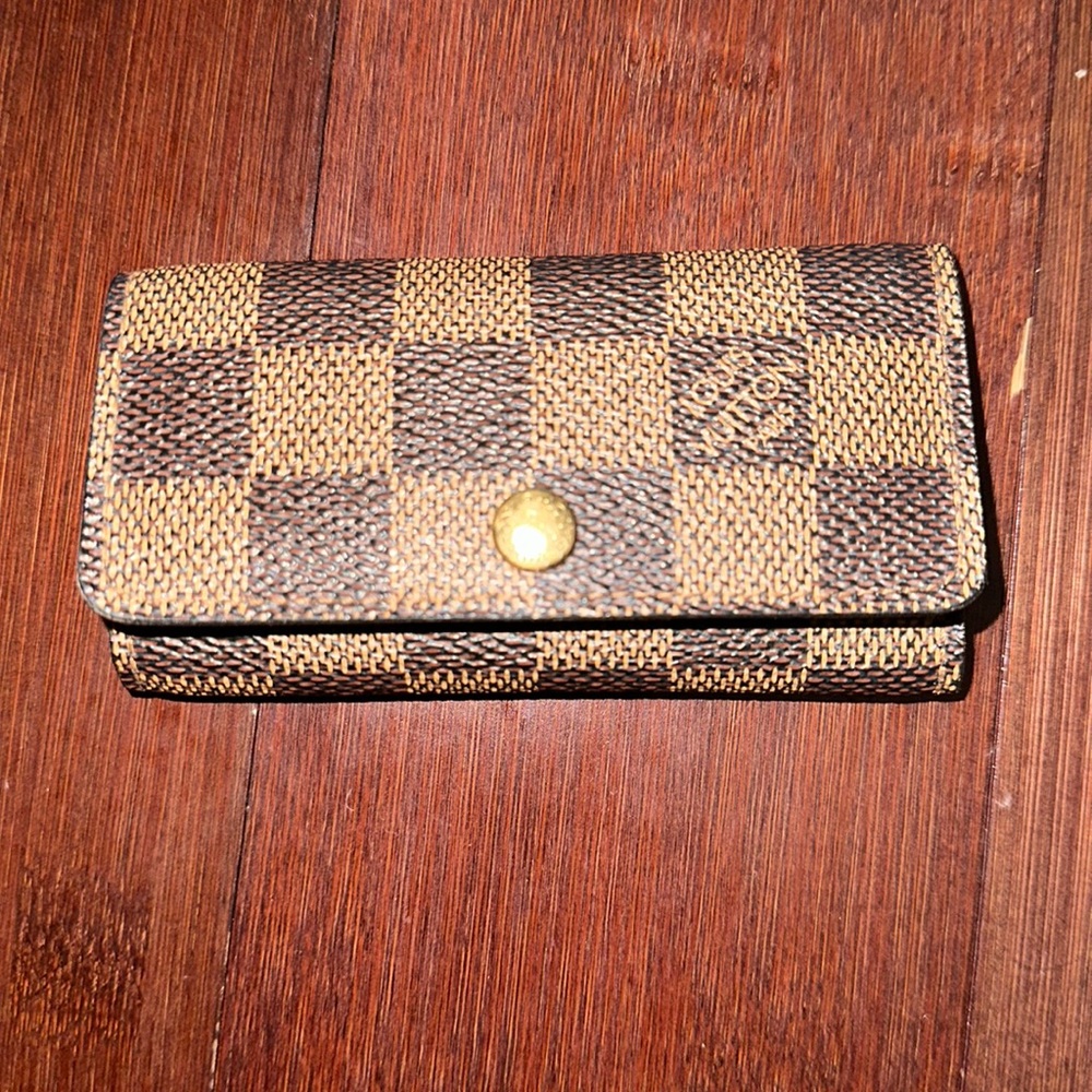 Louis Vuitton  4 keys holder